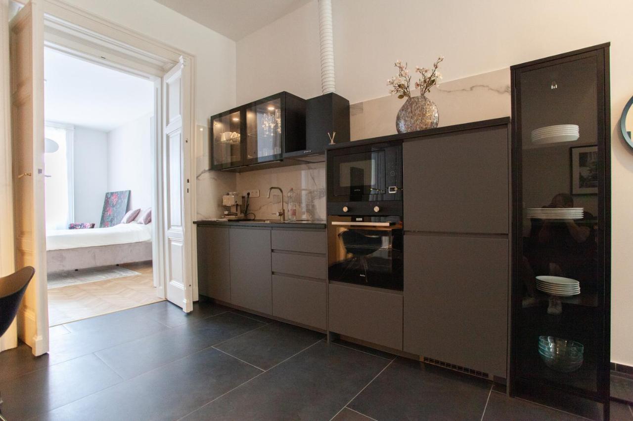 Real Deluxe Next To Danube Apartman Budapest Kültér fotó