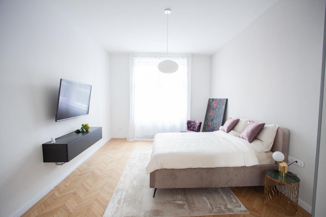 Real Deluxe Next To Danube Apartman Budapest Kültér fotó
