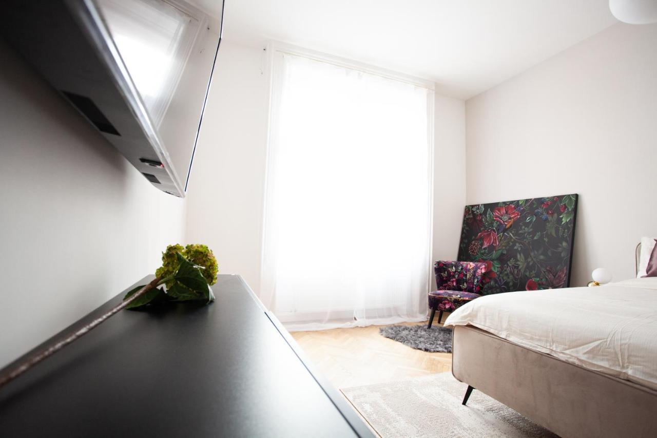 Real Deluxe Next To Danube Apartman Budapest Kültér fotó