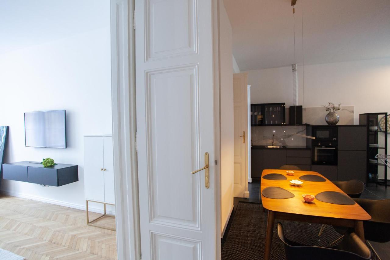 Real Deluxe Next To Danube Apartman Budapest Kültér fotó