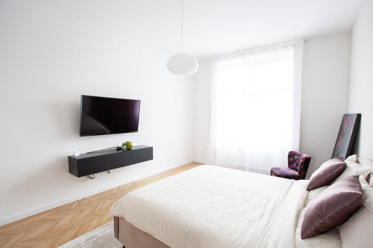 Real Deluxe Next To Danube Apartman Budapest Kültér fotó